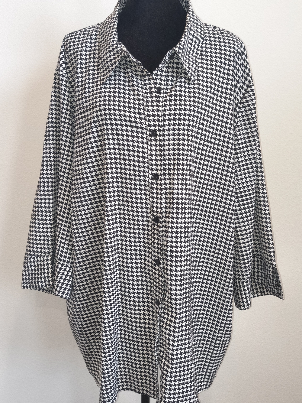 Maggie Barnes Black & White Houndstooth Button-Up Shirt